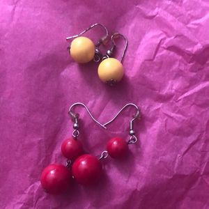 Lot retro yellow red beaded dangle earrings